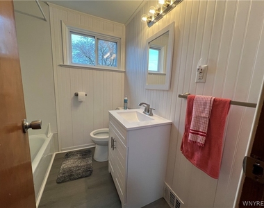 512 Cayuga Road - Photo Thumbnail 10