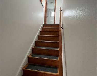 512 Cayuga Road - Photo Thumbnail 9