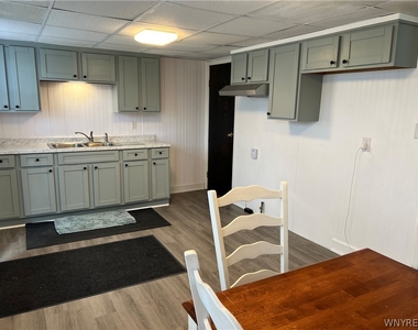 512 Cayuga Road - Photo Thumbnail 5