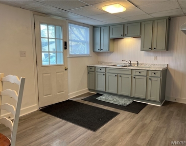512 Cayuga Road - Photo Thumbnail 6