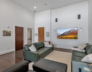 200 Delaware Avenue - Photo Thumbnail 4