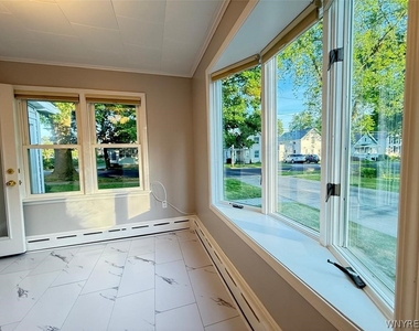 6 Maple Street - Photo Thumbnail 9