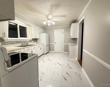 6 Maple Street - Photo Thumbnail 6