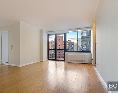 West 48th Street - Photo Thumbnail 2