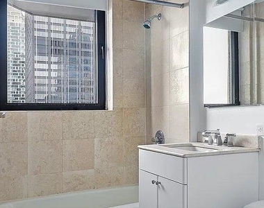 West 48th Street - Photo Thumbnail 5