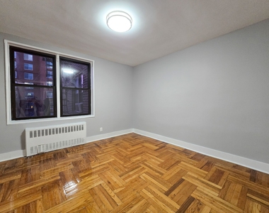 525-527 Riverdale Avenue - Photo Thumbnail 3
