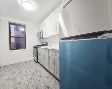 525-527 Riverdale Avenue - Photo Thumbnail 1