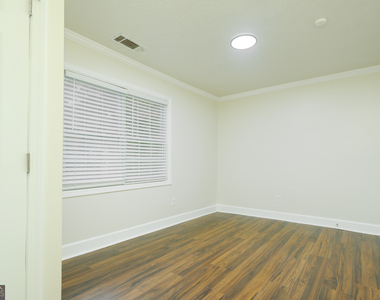 970 Hubbard Street Sw - Photo Thumbnail 4