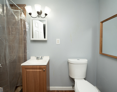 970 Hubbard Street Sw - Photo Thumbnail 3