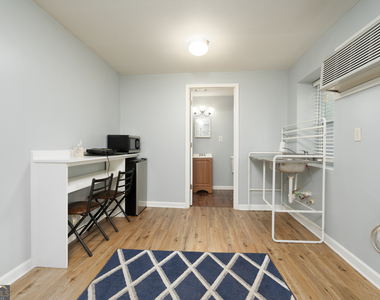 970 Hubbard Street Sw - Photo Thumbnail 1