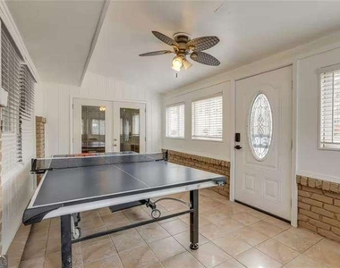 1944 Cindy Drive - Photo Thumbnail 2