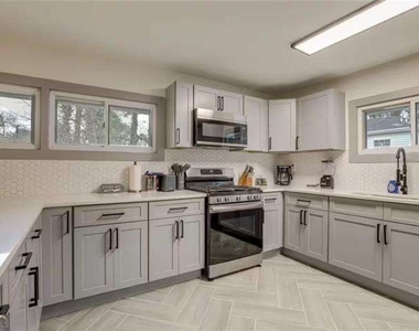 1944 Cindy Drive - Photo Thumbnail 9