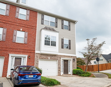 2213 Se Leicester Way - Photo Thumbnail 1