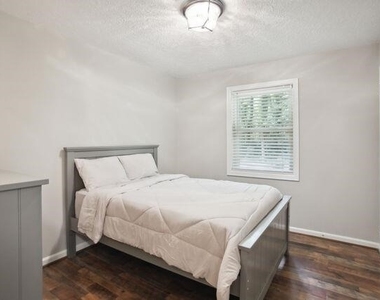 1860 Sandtown Road Sw - Photo Thumbnail 9