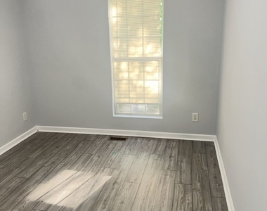 2279 Strathmoor Manor Drive - Photo Thumbnail 5