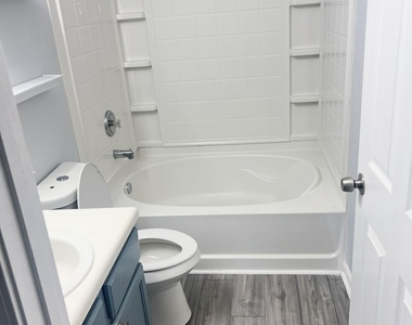 2279 Strathmoor Manor Drive - Photo Thumbnail 6