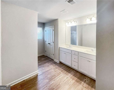 5141 Sidney Square Drive - Photo Thumbnail 10