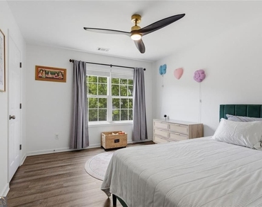 2540 Lansing Lane - Photo Thumbnail 12