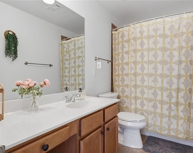 2540 Lansing Lane - Photo Thumbnail 15