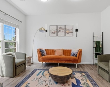 2540 Lansing Lane - Photo Thumbnail 2