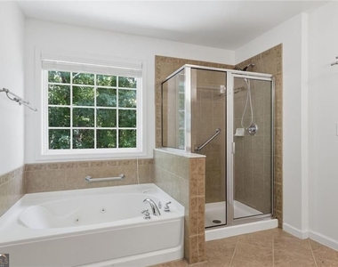 2540 Lansing Lane - Photo Thumbnail 11