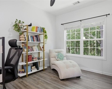 2540 Lansing Lane - Photo Thumbnail 4