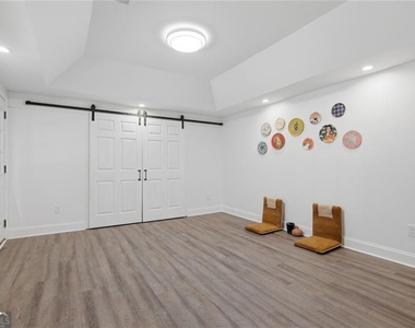 2540 Lansing Lane - Photo Thumbnail 18