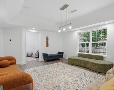 2540 Lansing Lane - Photo Thumbnail 19