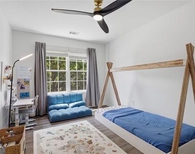 2540 Lansing Lane - Photo Thumbnail 16