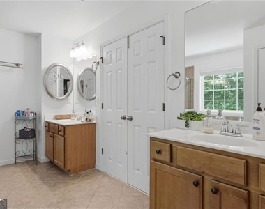 2540 Lansing Lane - Photo Thumbnail 10