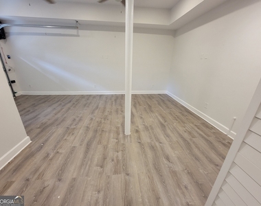 1896 Ridgewood Drive - Photo Thumbnail 4