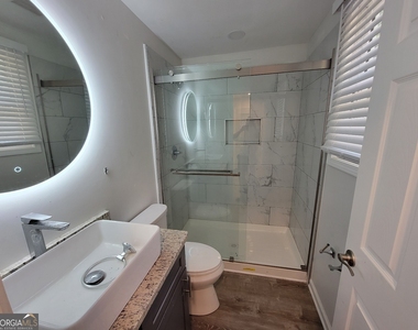 1896 Ridgewood Drive - Photo Thumbnail 10