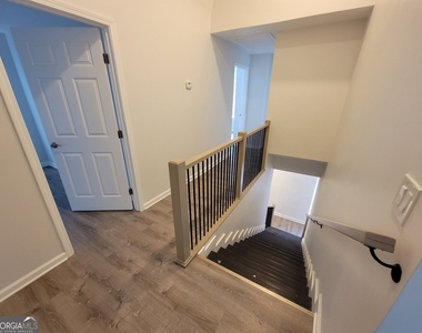 1896 Ridgewood Drive - Photo Thumbnail 14