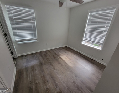 1896 Ridgewood Drive - Photo Thumbnail 13