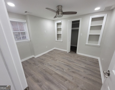 1896 Ridgewood Drive - Photo Thumbnail 2