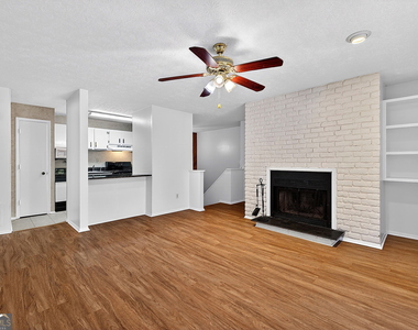 903 Cumberland Court Se - Photo Thumbnail 2