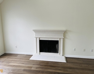 4037 Ravenwood Court - Photo Thumbnail 7