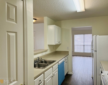 4037 Ravenwood Court - Photo Thumbnail 9
