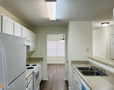 4037 Ravenwood Court - Photo Thumbnail 3