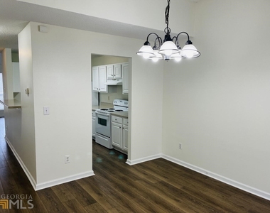 4037 Ravenwood Court - Photo Thumbnail 11