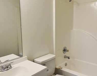 4037 Ravenwood Court - Photo Thumbnail 16