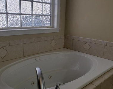 426 Stillwood Drive - Photo Thumbnail 14