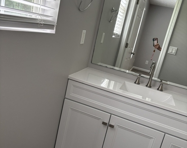 5739 Windfall Lane - Photo Thumbnail 14