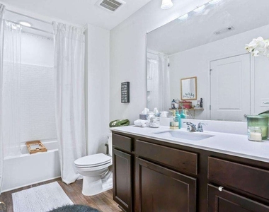 3220 Tarian Way - Photo Thumbnail 11