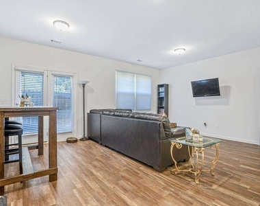 3220 Tarian Way - Photo Thumbnail 8