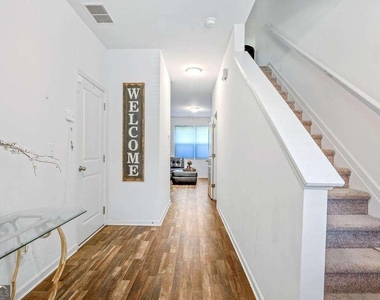 3220 Tarian Way - Photo Thumbnail 14