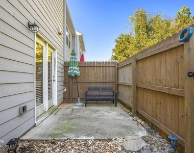 3220 Tarian Way - Photo Thumbnail 10