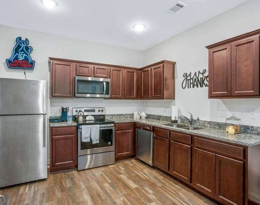 3220 Tarian Way - Photo Thumbnail 12