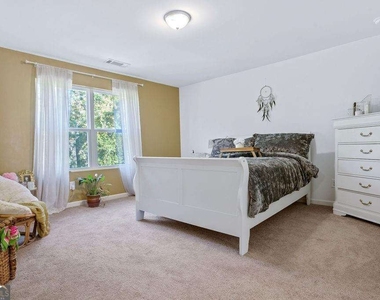 3220 Tarian Way - Photo Thumbnail 3