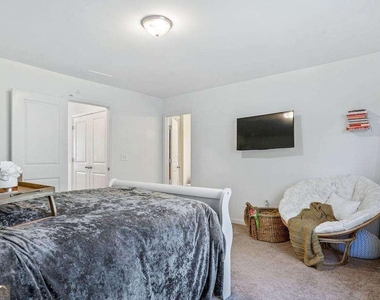 3220 Tarian Way - Photo Thumbnail 5